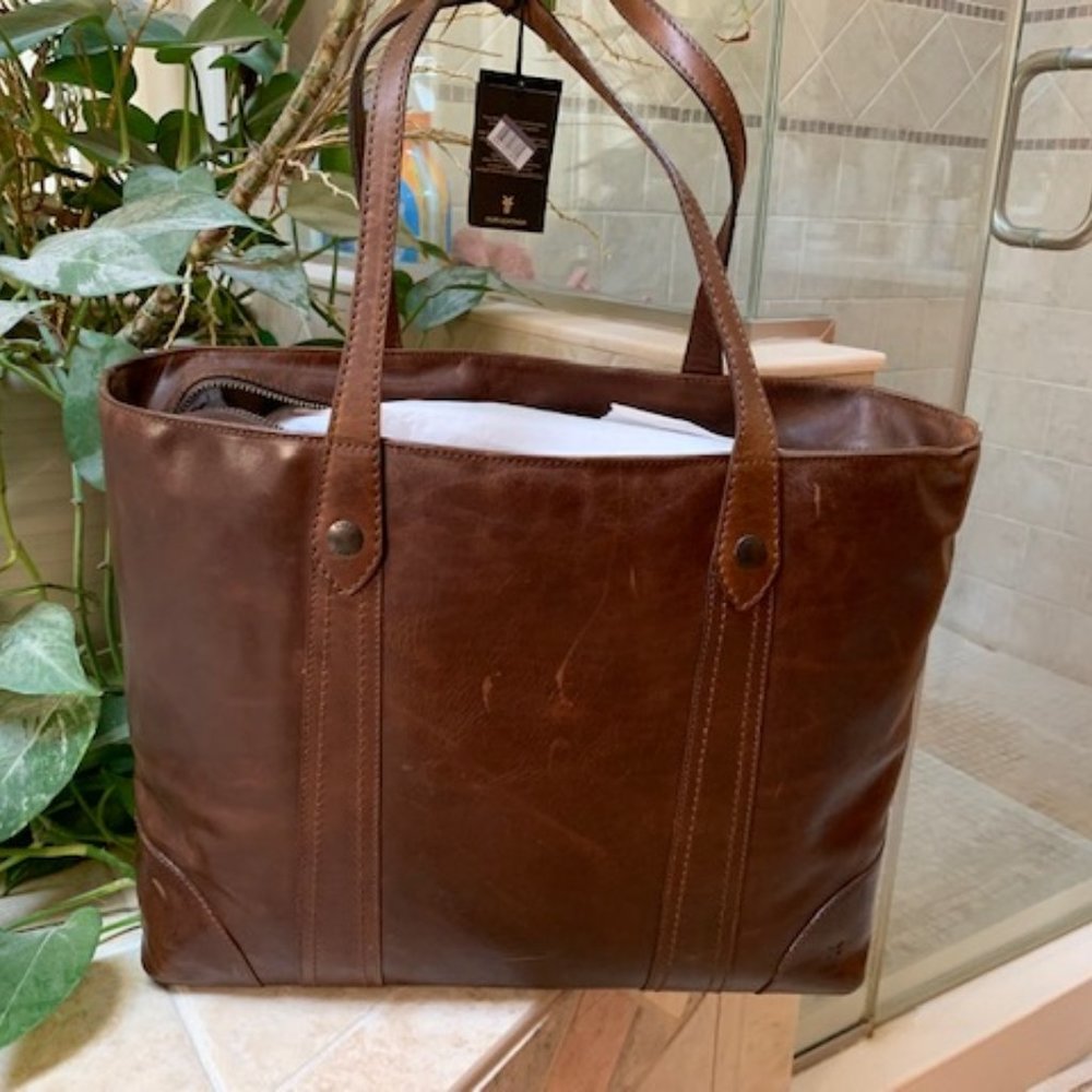NWT -FRYE Melissa Zip Weekender Travel Bag - Dk Brown